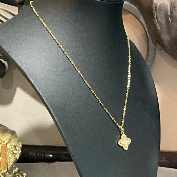 Elegant and Chic 18” Gold Necklace with White Clover Pendant - Picture 7 of 7